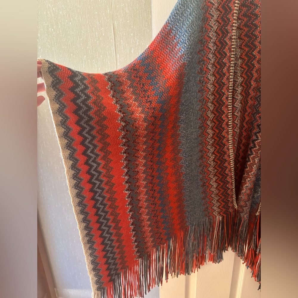 Vibrant Chevron Pattern Women's Ruana Wrap - Picture 3 of 5